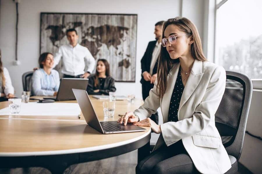 Femme au travail